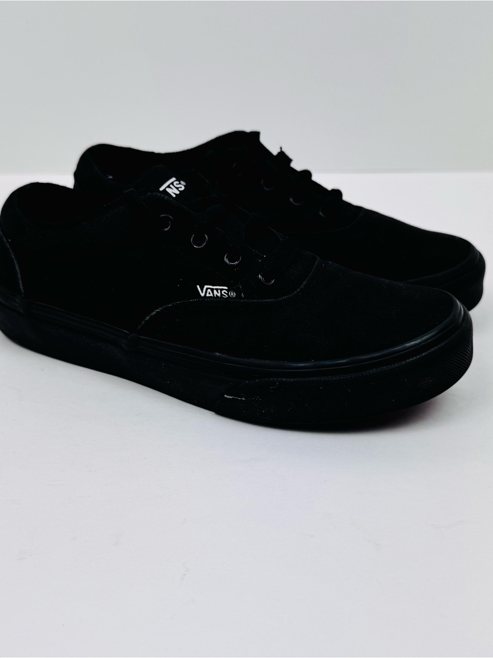 Vans Doheny All Black Canvas Classic Lace up Sneakers. Unisex Size 2Y.